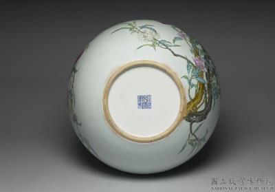 图片[3]-Celestial globe vase with polychrome decoration of peaches in fencai painted enmales, Qing dynasty, Qianlong reign (1736-1795)-China Archive